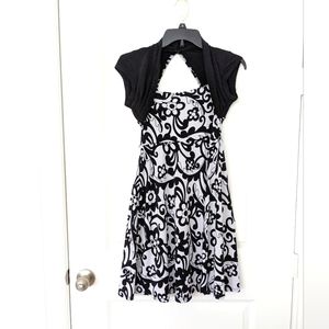 Juniors Small Black and White 70s flower pattern retro dress
